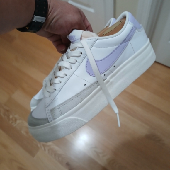 Nike Blazer Low 77 Platform/Streetwear Athletic Shoes Size 7.5 for Women - Picture 6 of 12